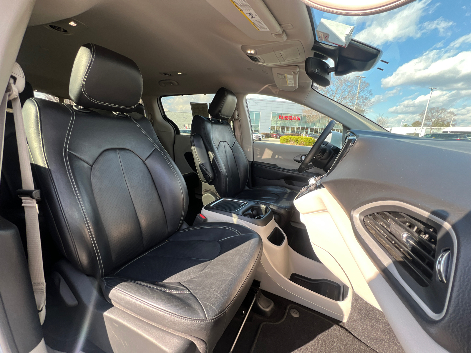 2022 Chrysler Pacifica Touring L 42