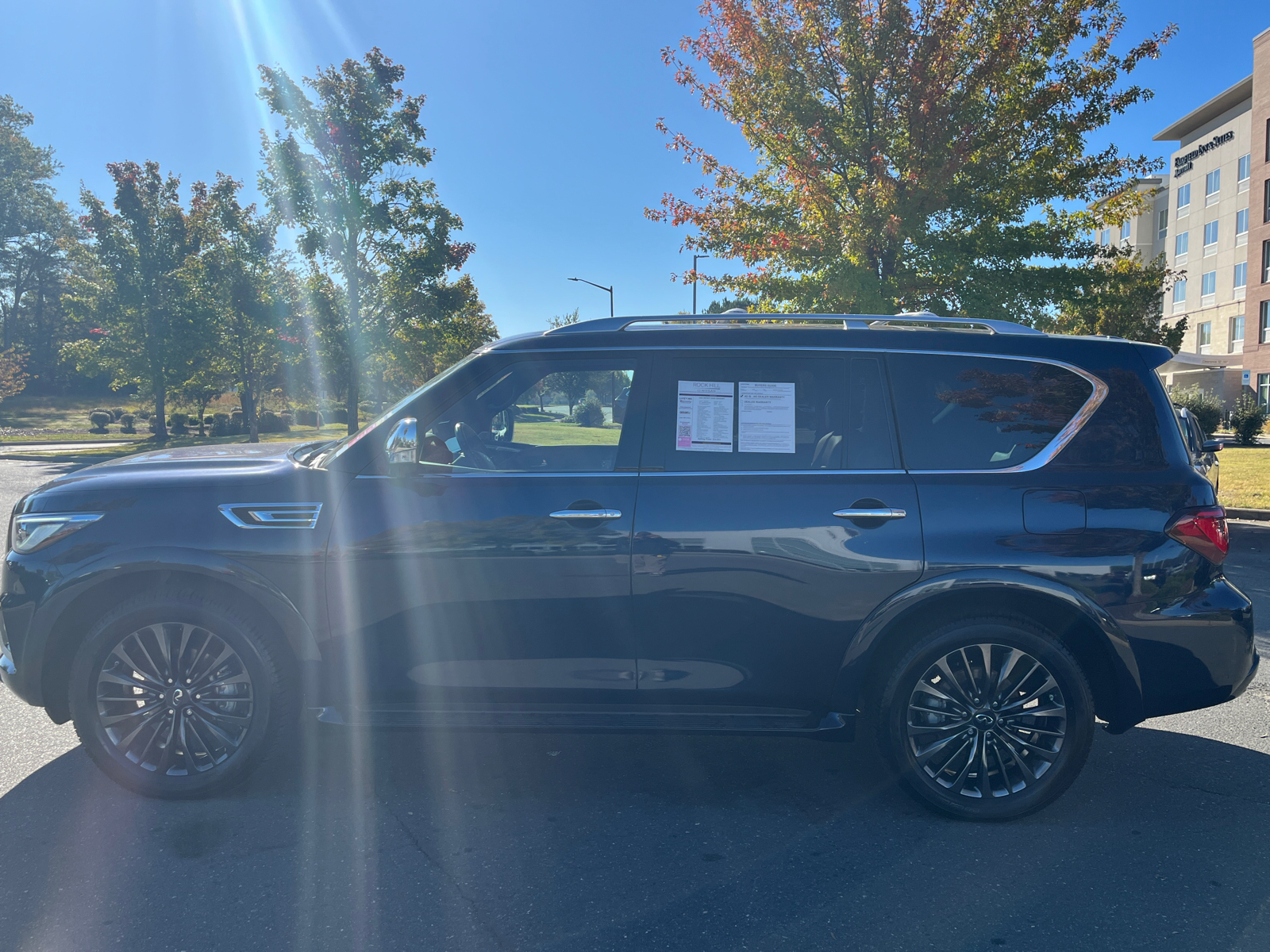 2023 INFINITI QX80 Sensory 5