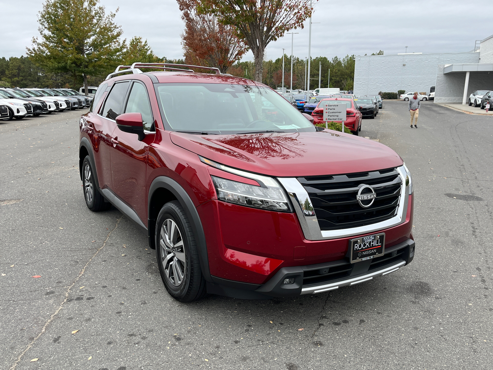 2023 Nissan Pathfinder SL 1