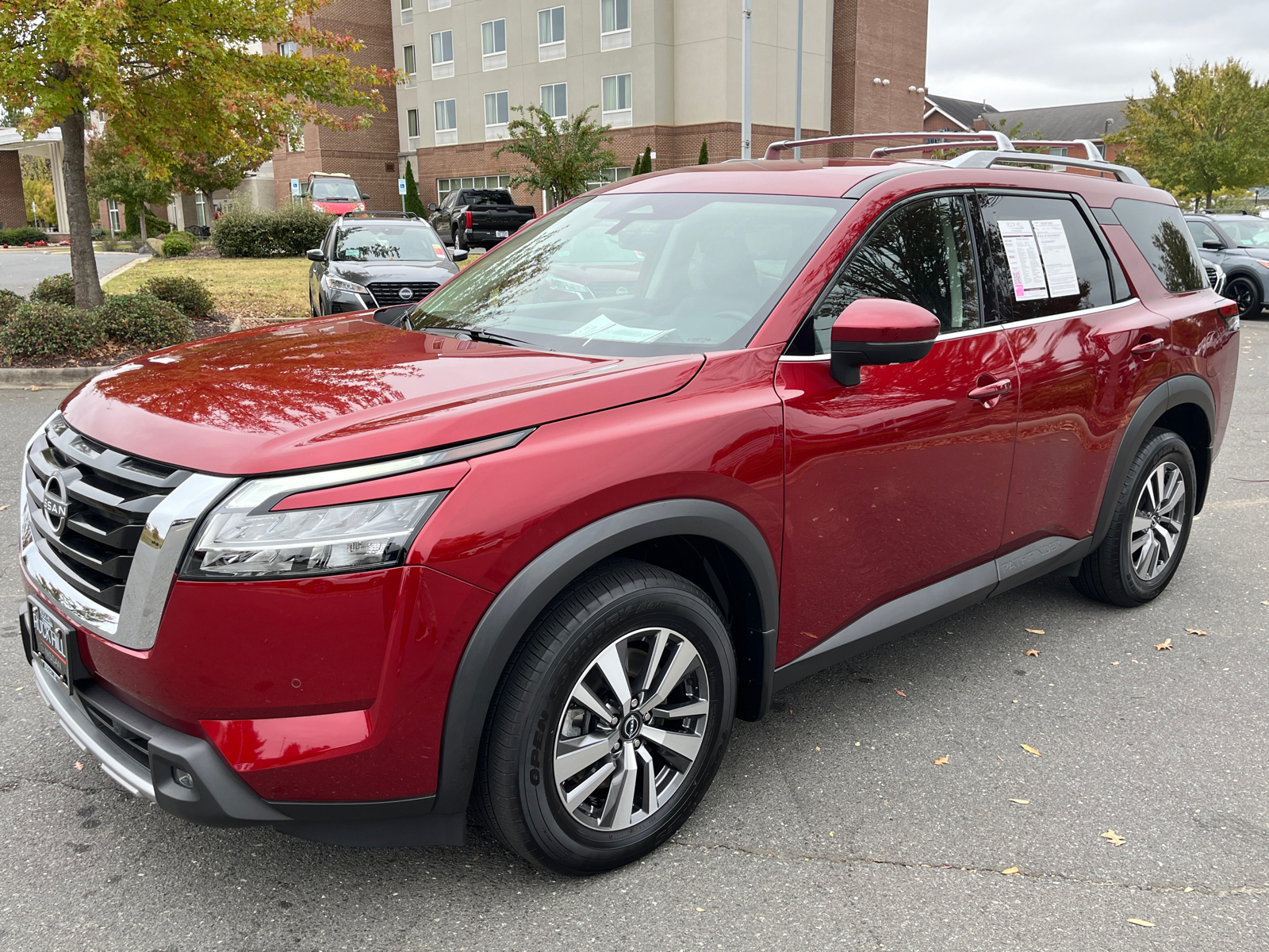 2023 Nissan Pathfinder SL 4