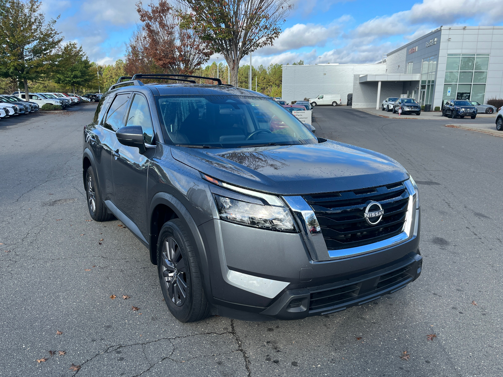 2023 Nissan Pathfinder SV 1