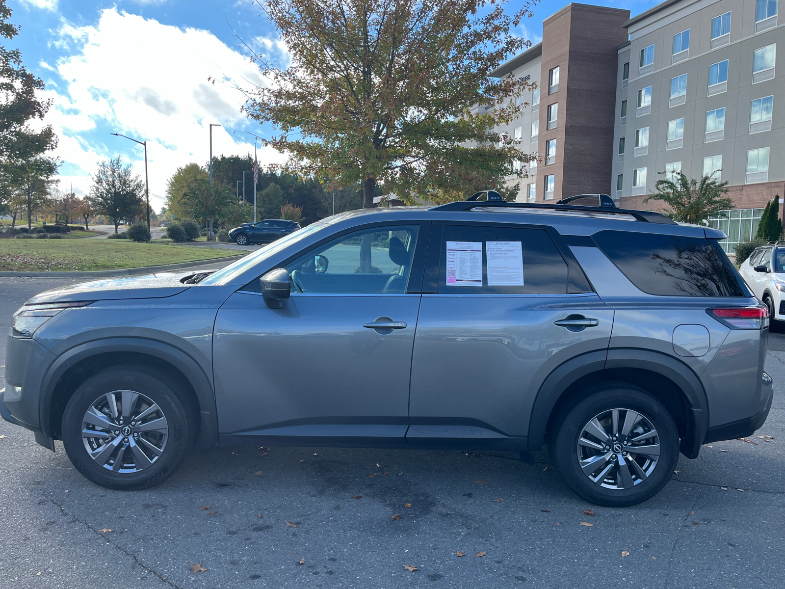 2023 Nissan Pathfinder SV 5