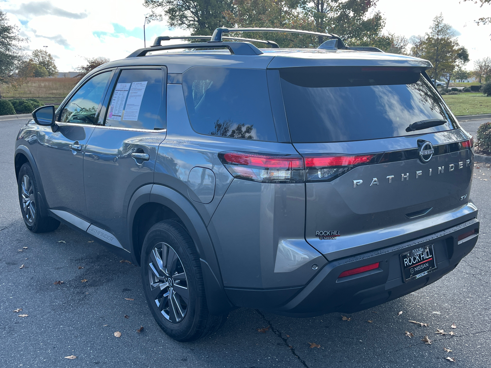 2023 Nissan Pathfinder SV 7