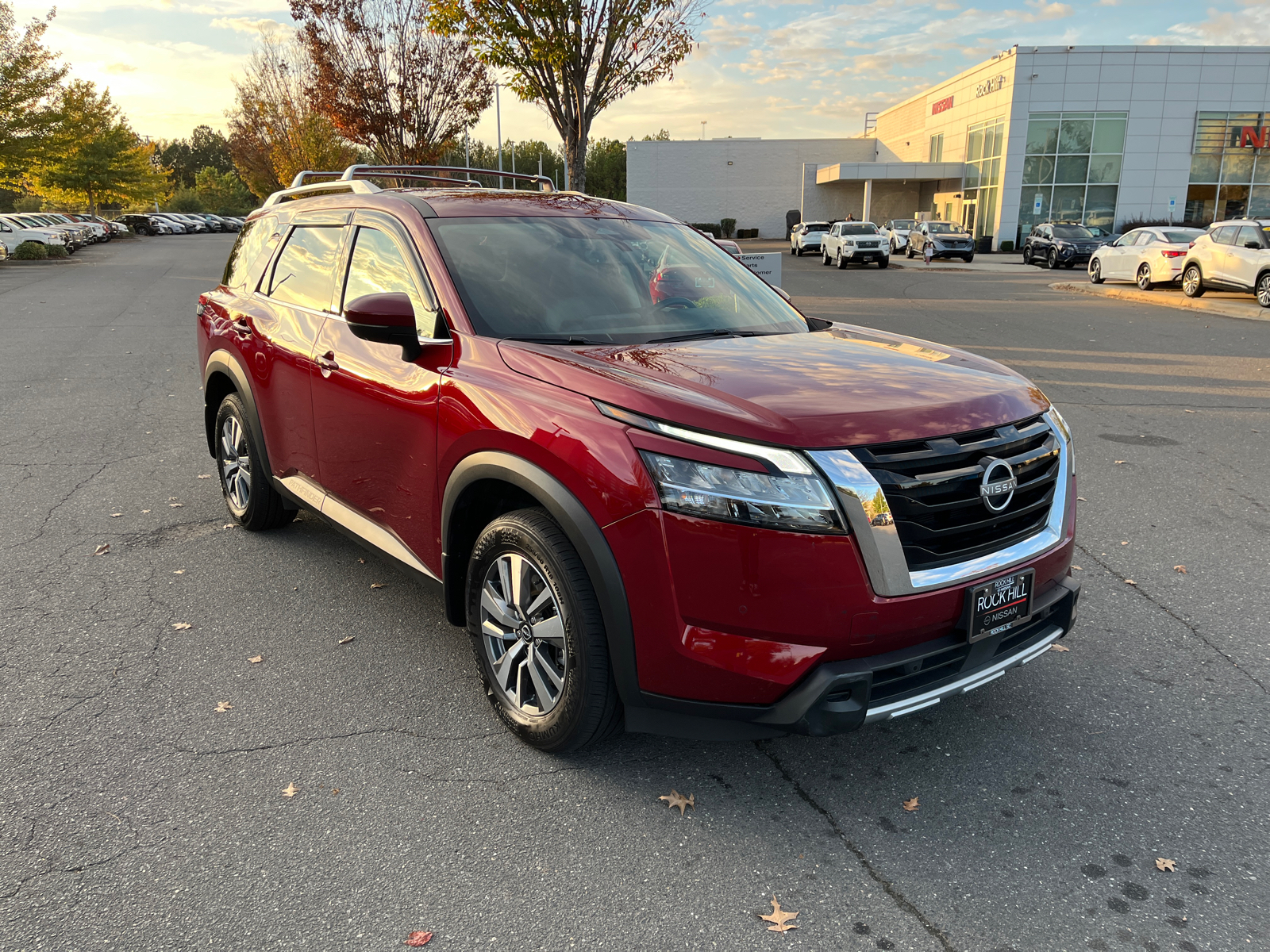 2023 Nissan Pathfinder SL 1