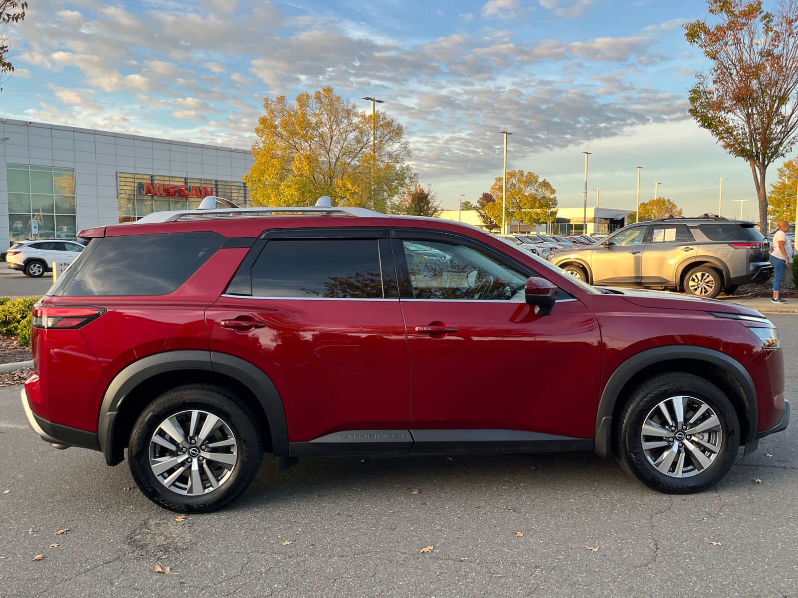 2023 Nissan Pathfinder SL 11