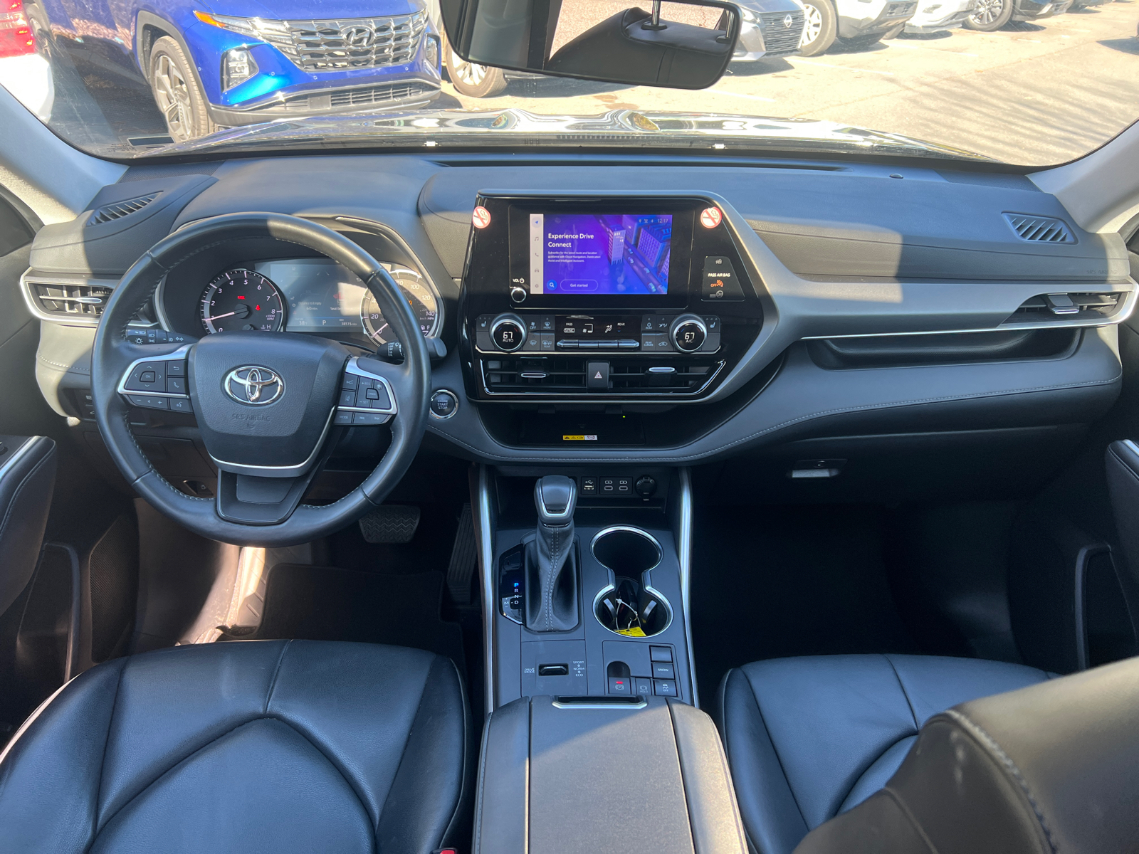 2023 Toyota Highlander XLE 29