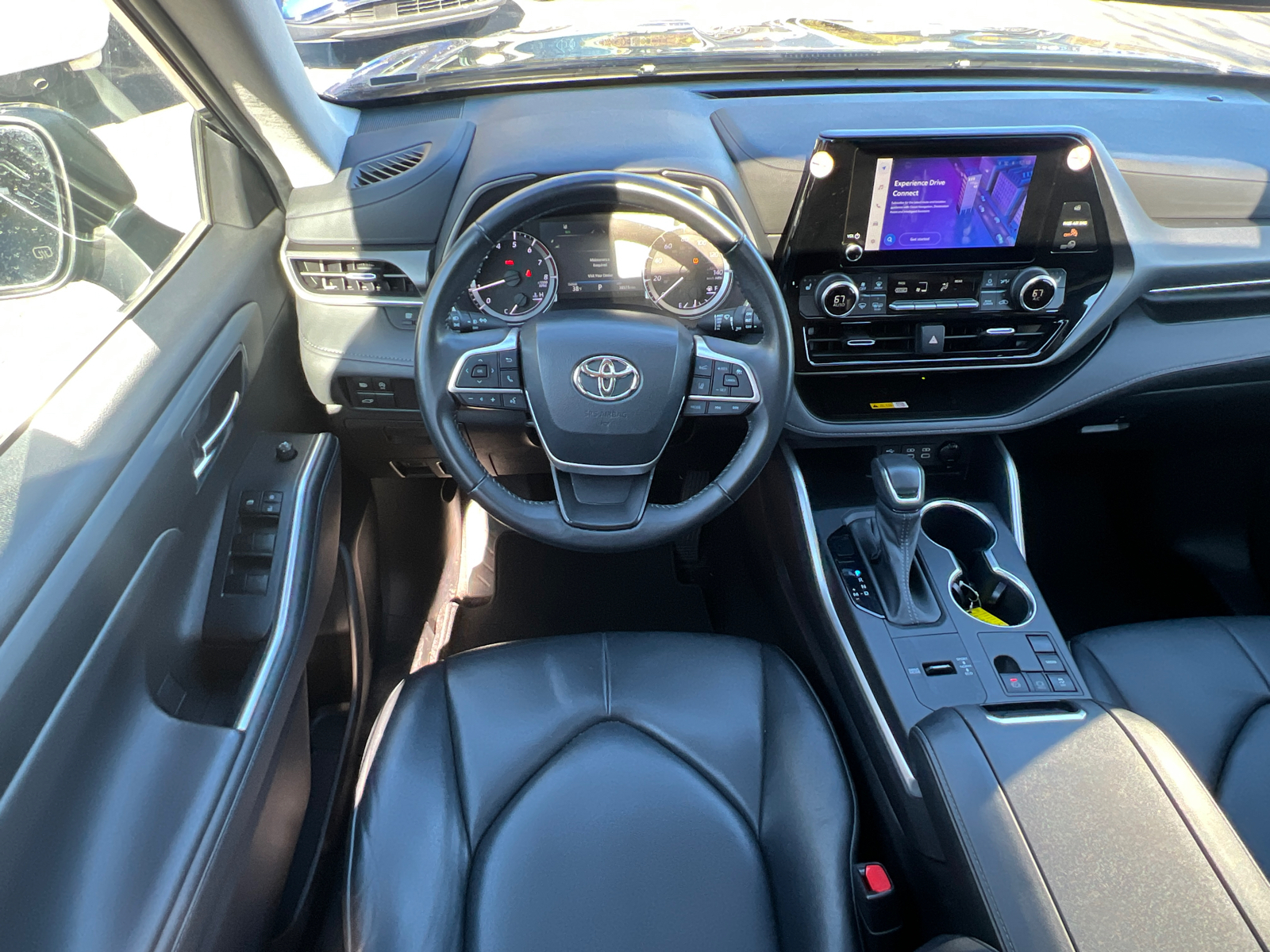 2023 Toyota Highlander XLE 31