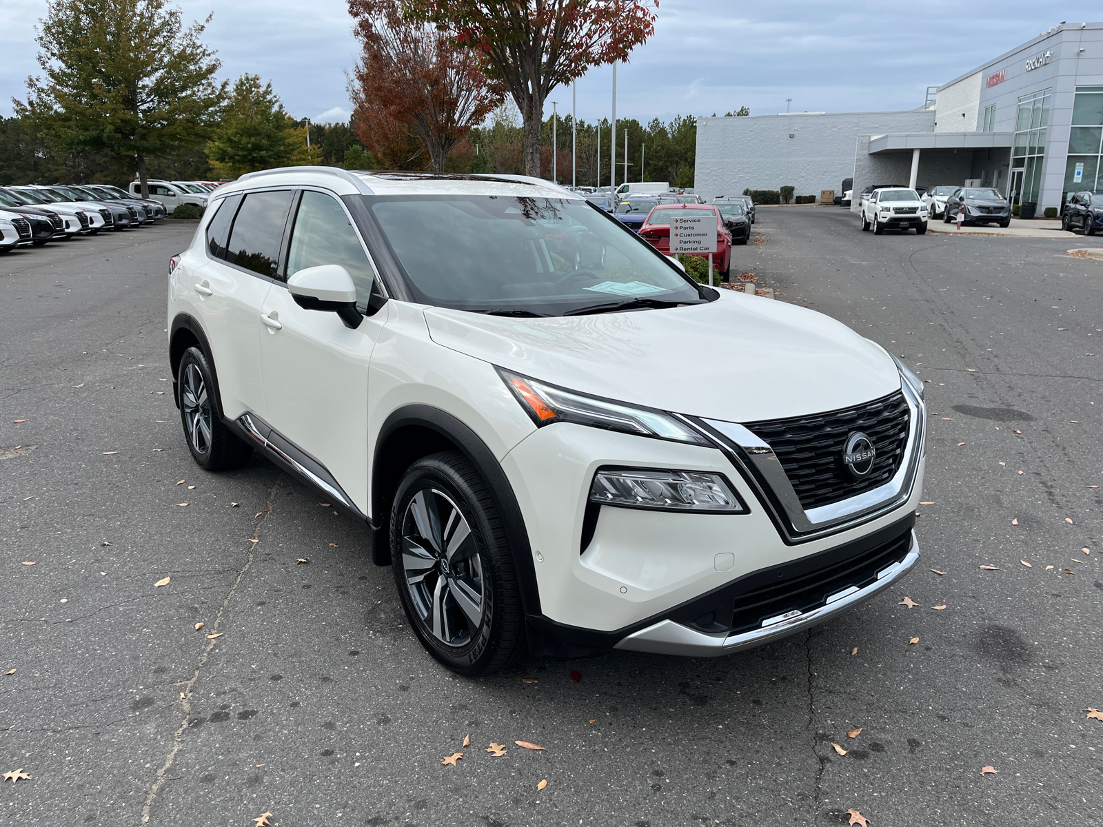 2023 Nissan Rogue Platinum 1