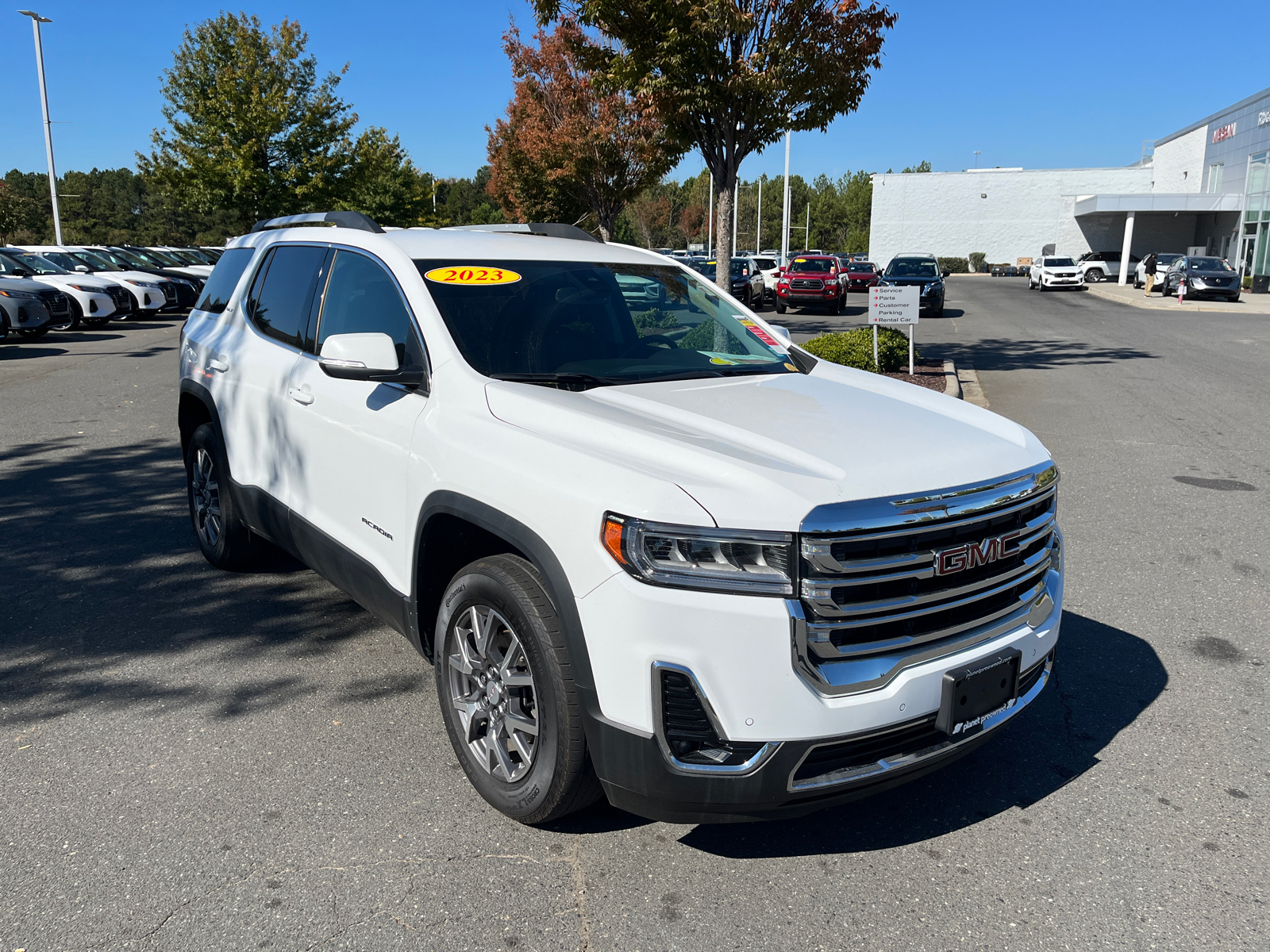 2023 GMC Acadia SLT 1