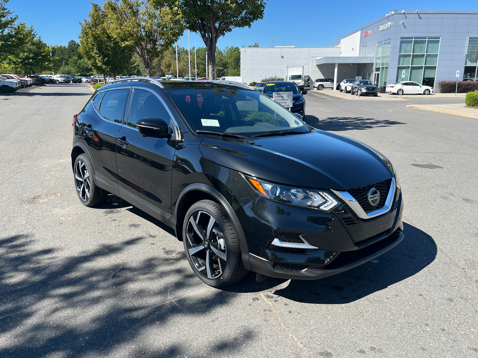 2022 Nissan Rogue Sport SL 1