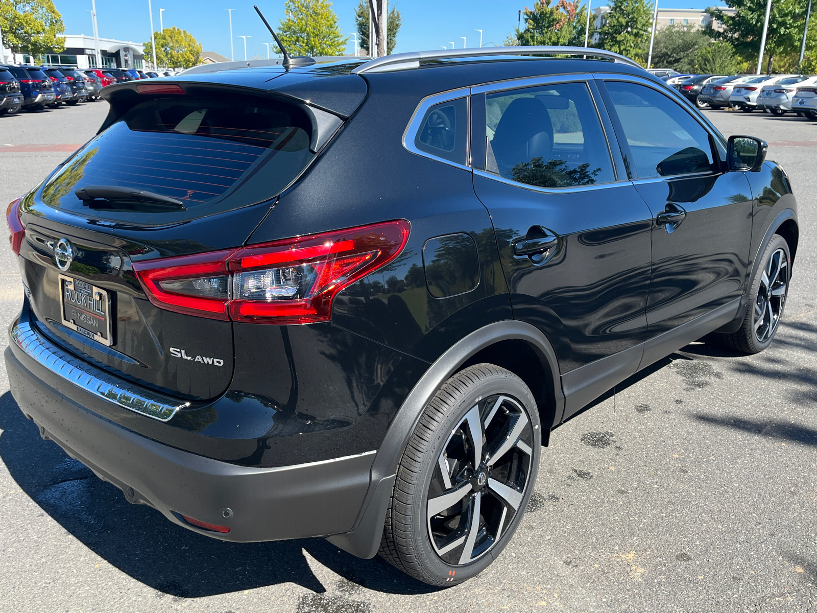 2022 Nissan Rogue Sport SL 10