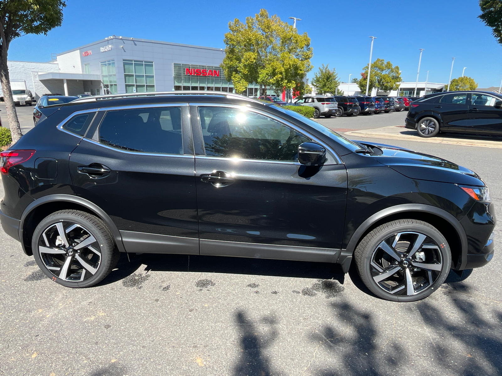 2022 Nissan Rogue Sport SL 11