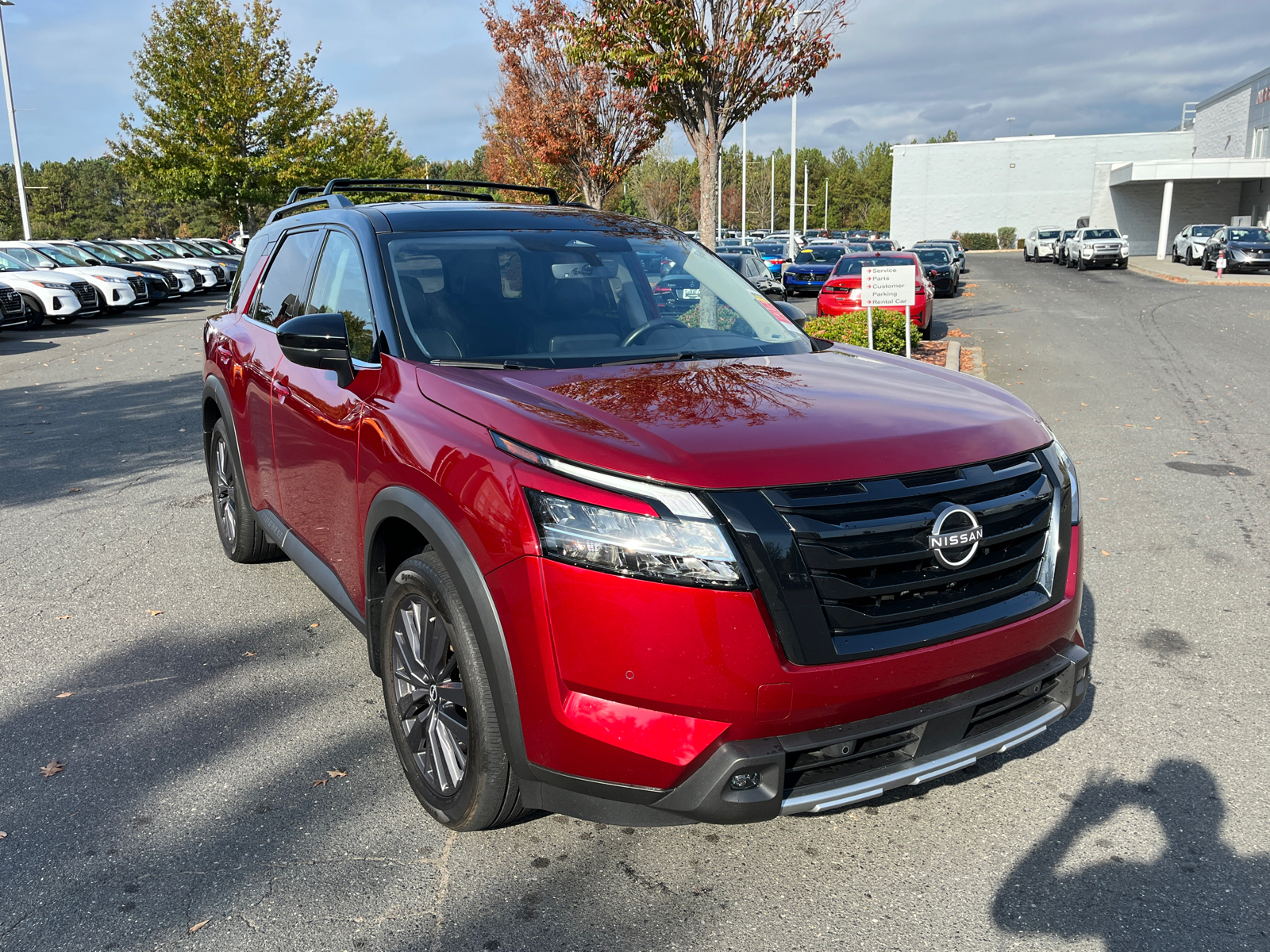 2023 Nissan Pathfinder SL 1