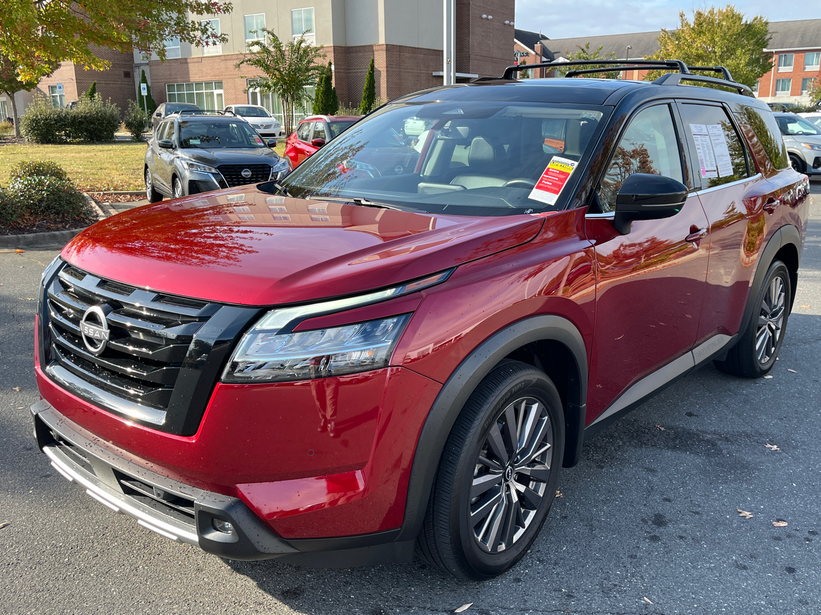 2023 Nissan Pathfinder SL 4