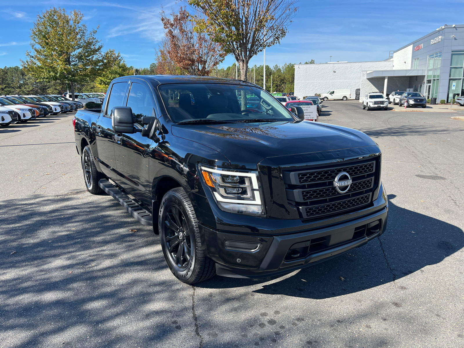 2023 Nissan Titan SV 1