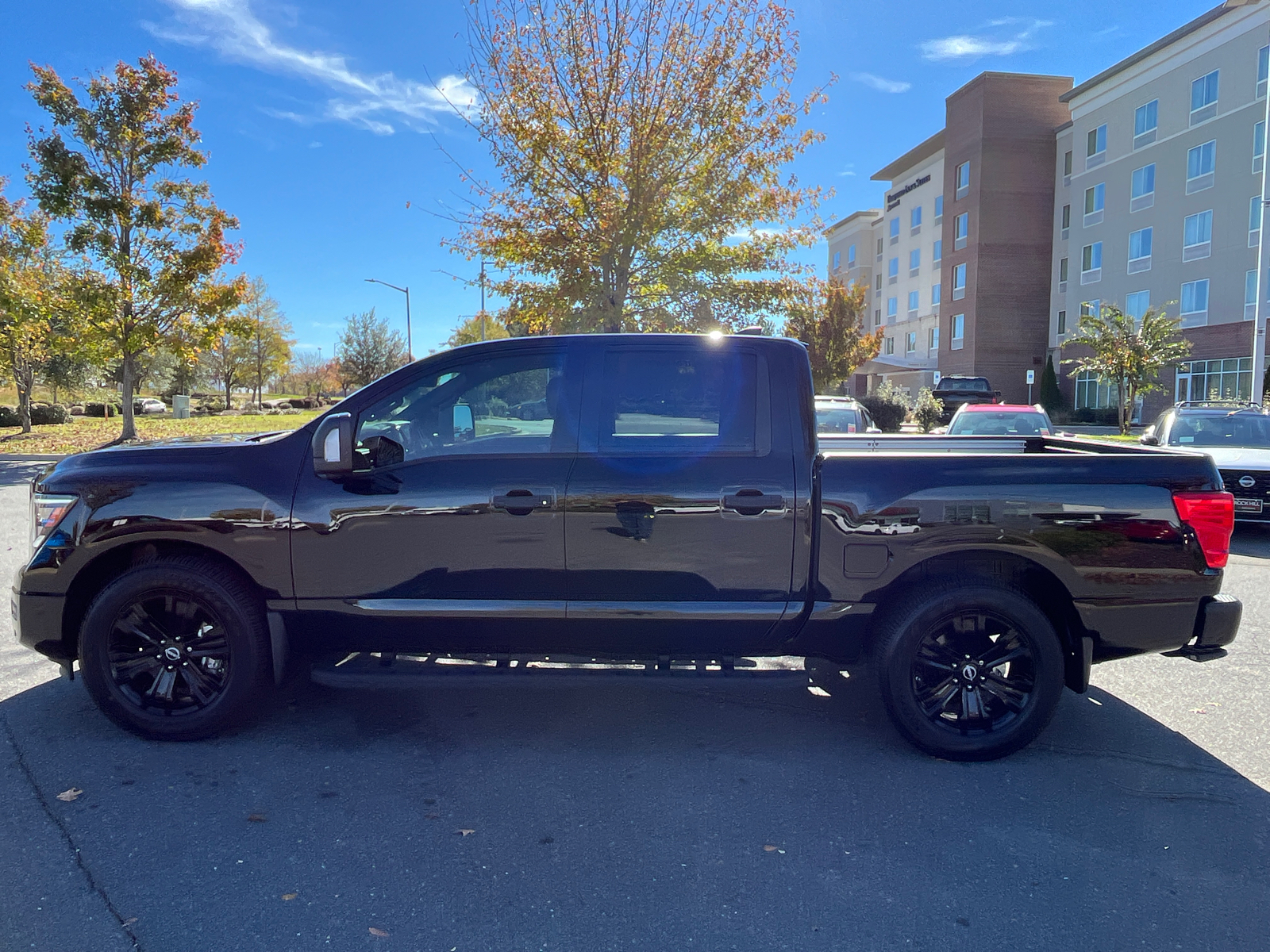 2023 Nissan Titan SV 5