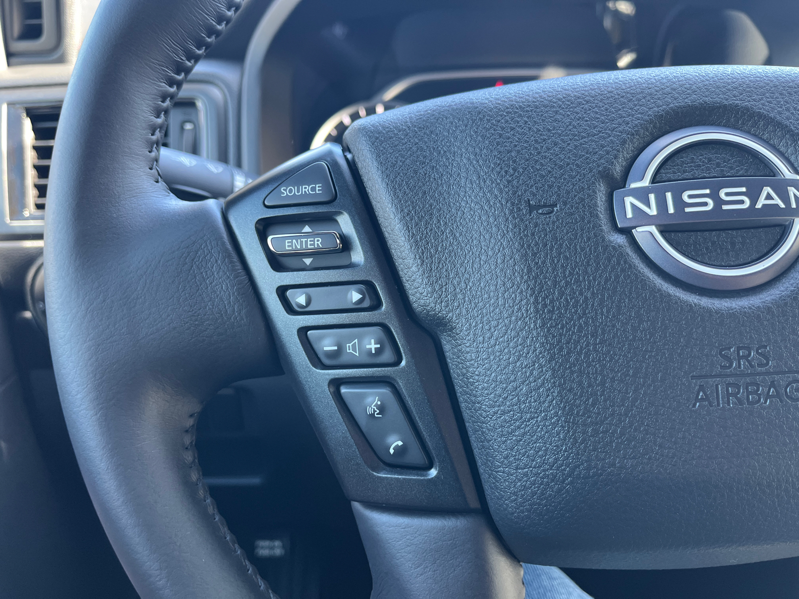 2023 Nissan Titan SV 24