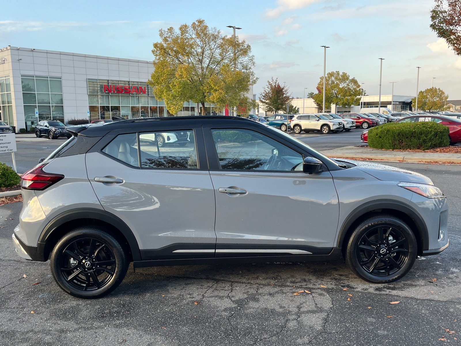 2024 Nissan Kicks SR 11