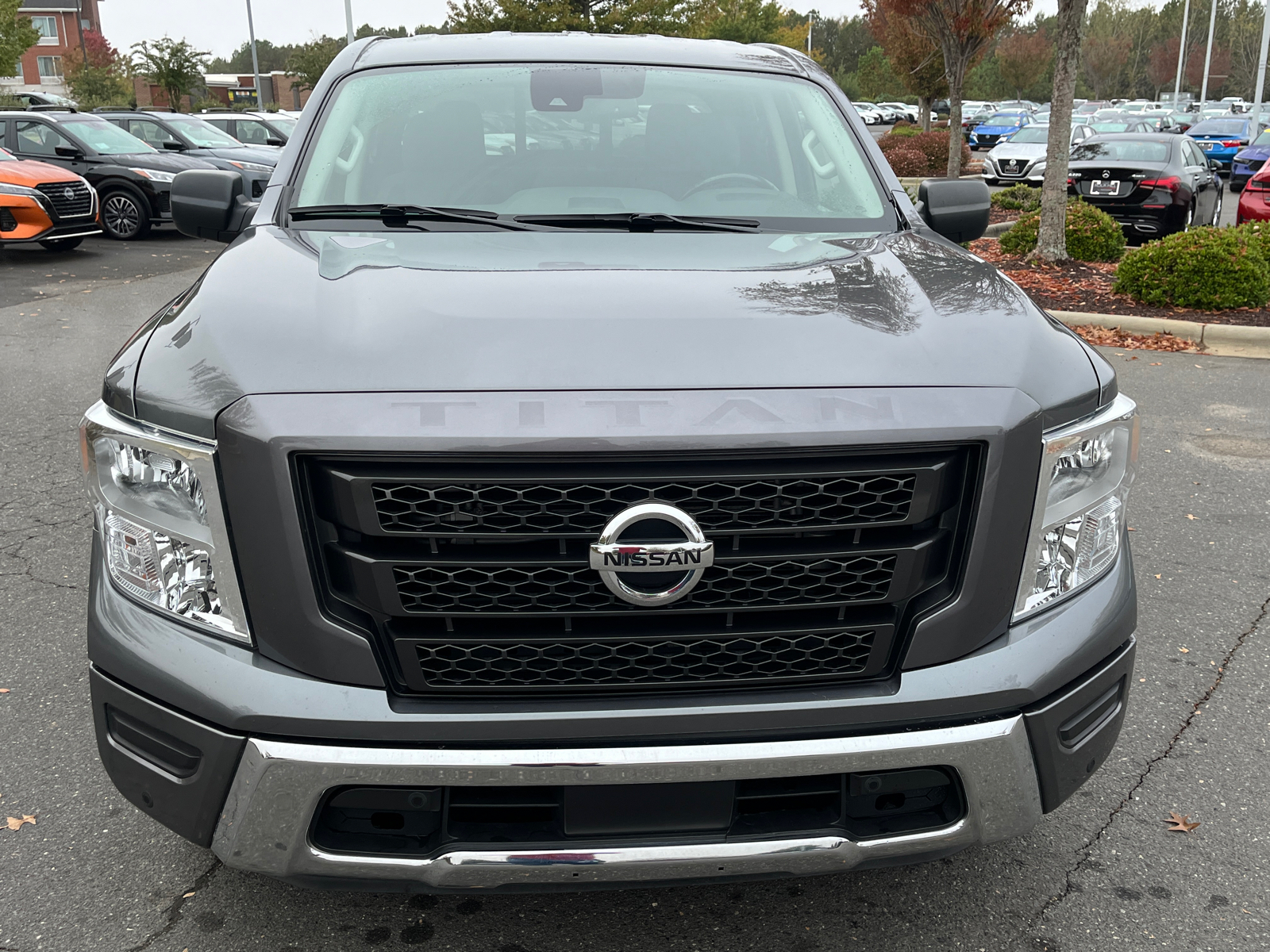 2022 Nissan Titan SV 2