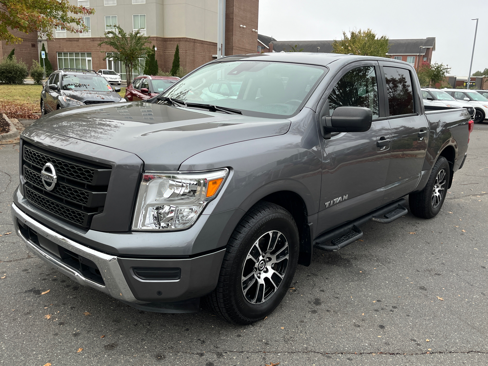 2022 Nissan Titan SV 4