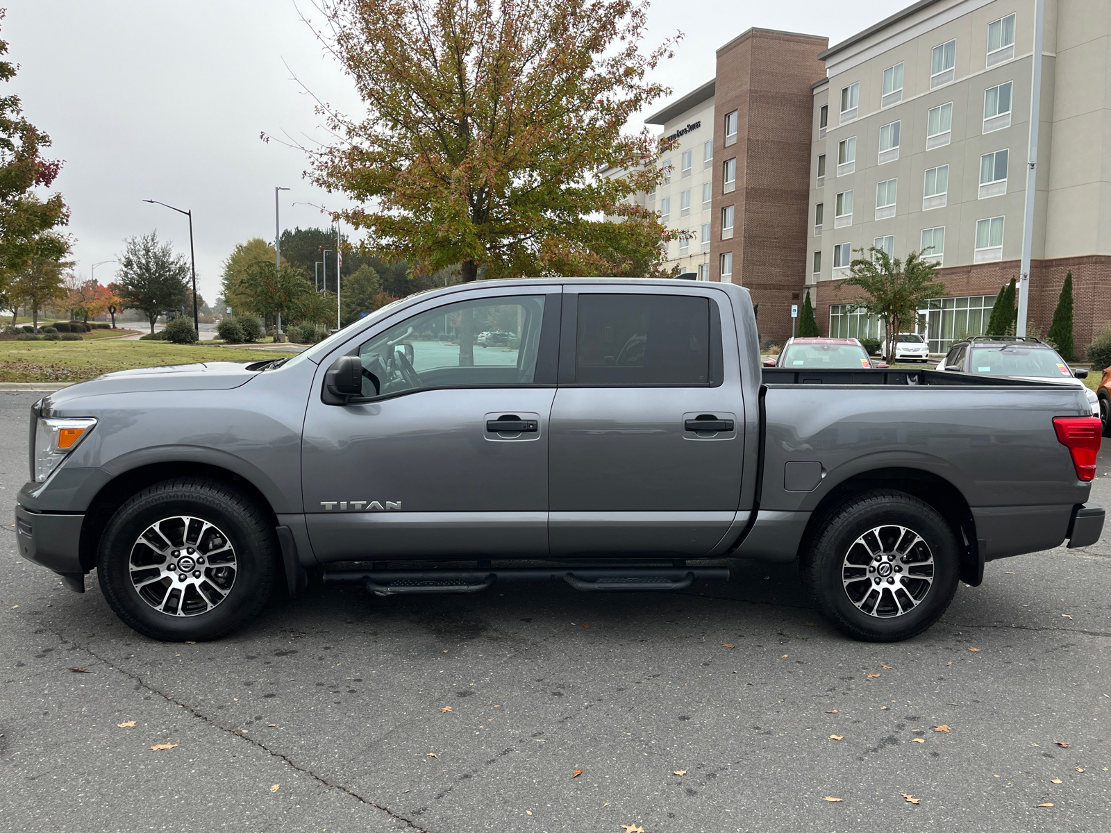 2022 Nissan Titan SV 5