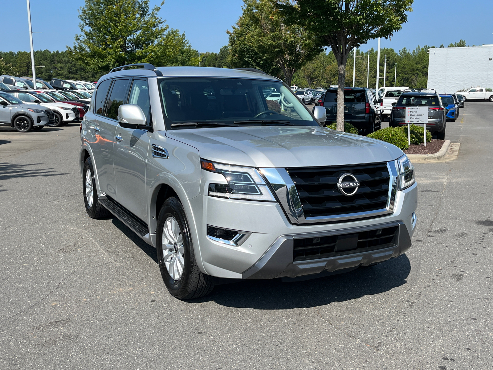 2023 Nissan Armada SV 1