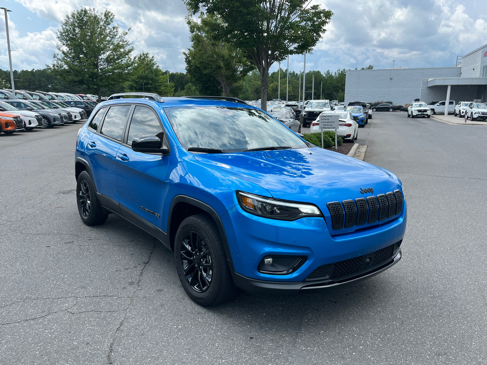 2023 Jeep Cherokee Altitude 1