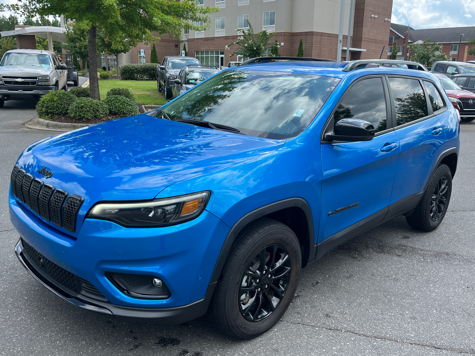 2023 Jeep Cherokee Altitude 4