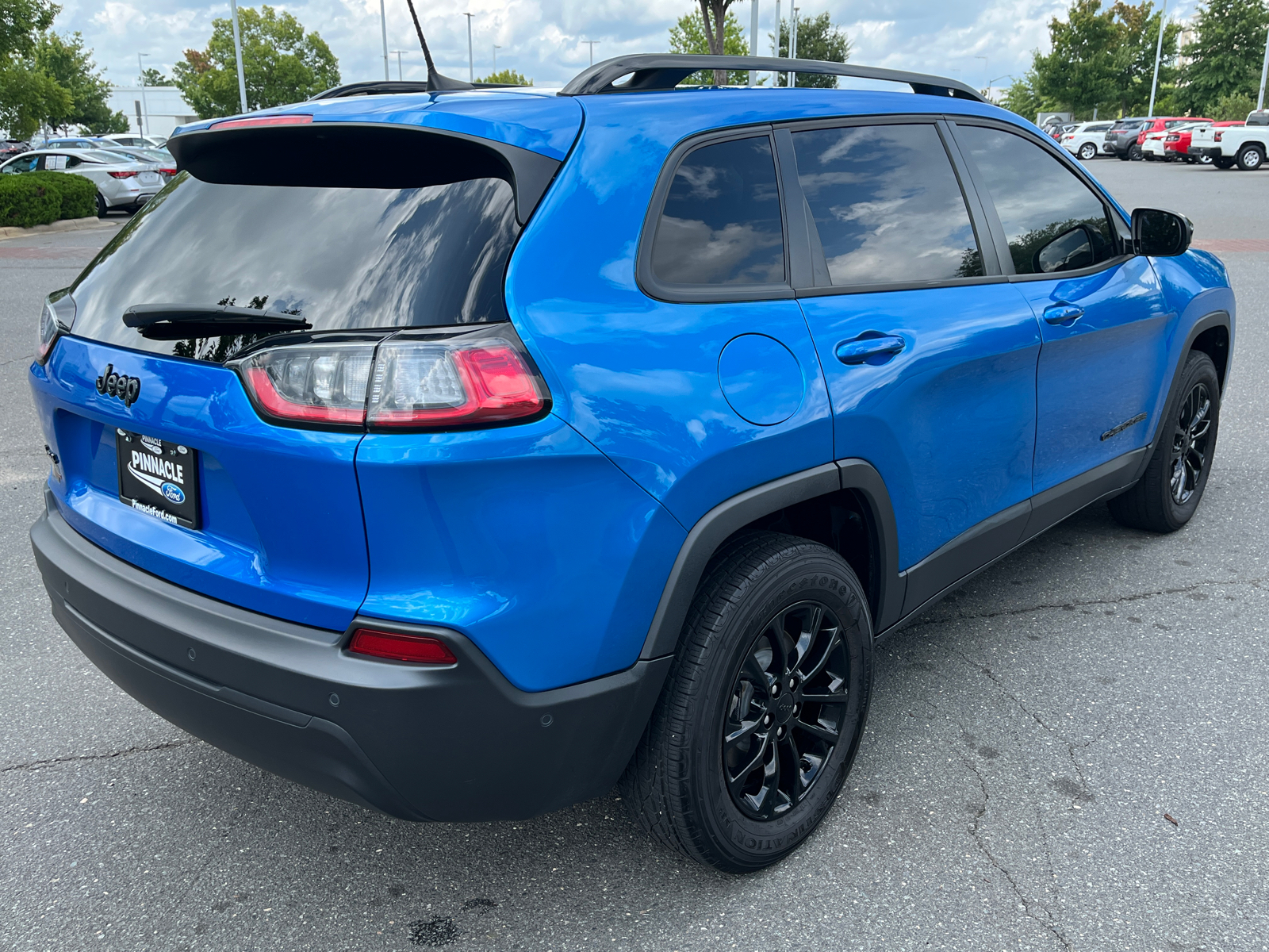 2023 Jeep Cherokee Altitude 10