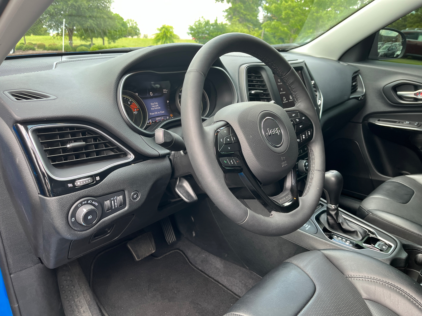 2023 Jeep Cherokee Altitude 18