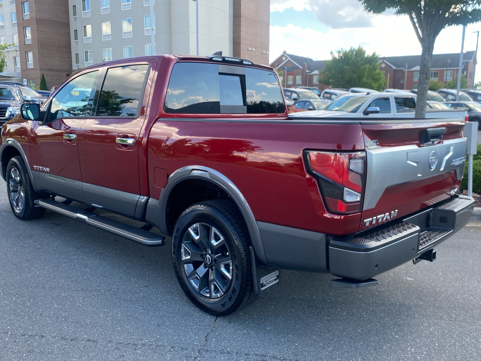 2023 Nissan Titan Platinum Reserve 4