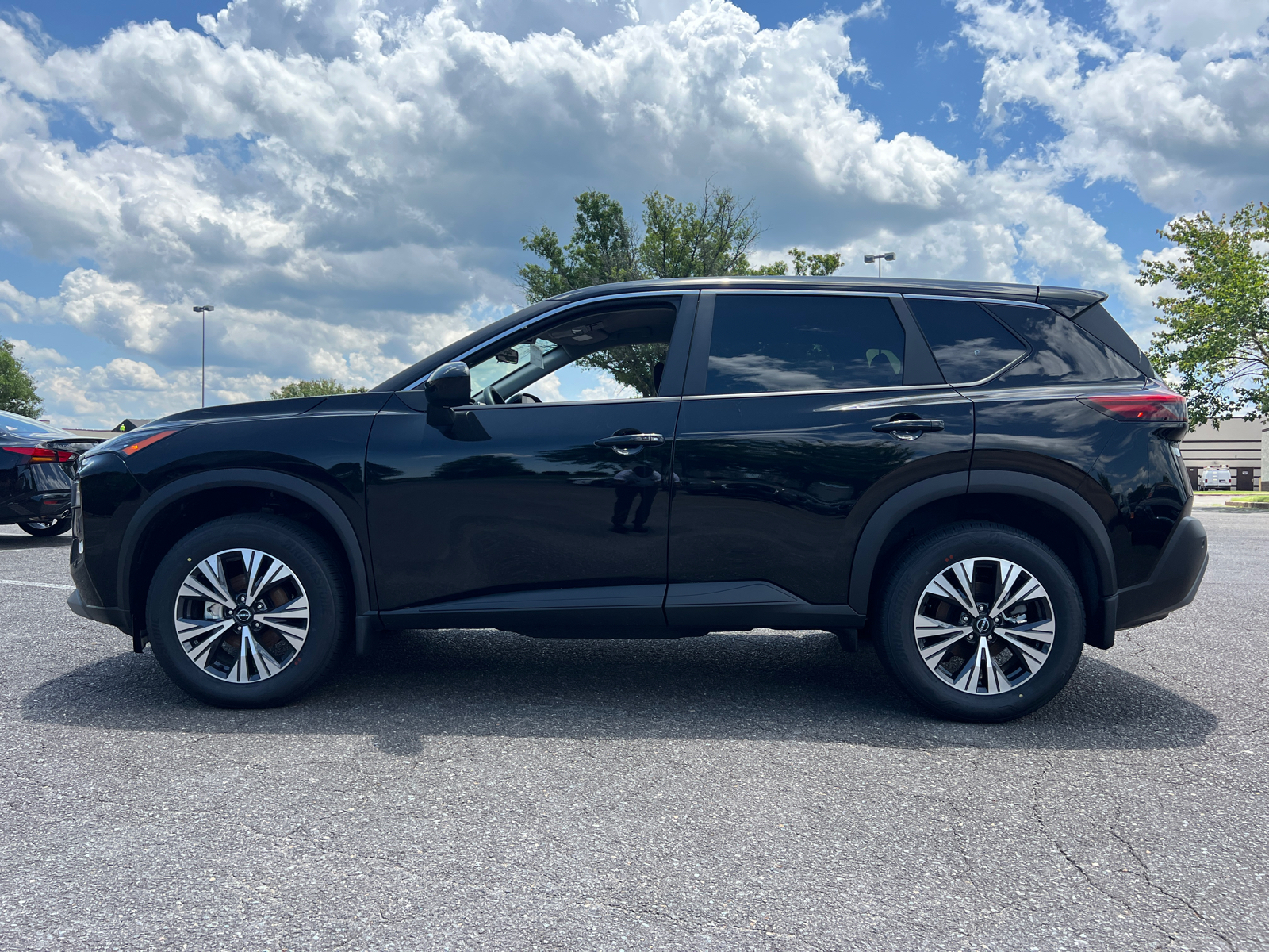 2023 Nissan Rogue SV 5