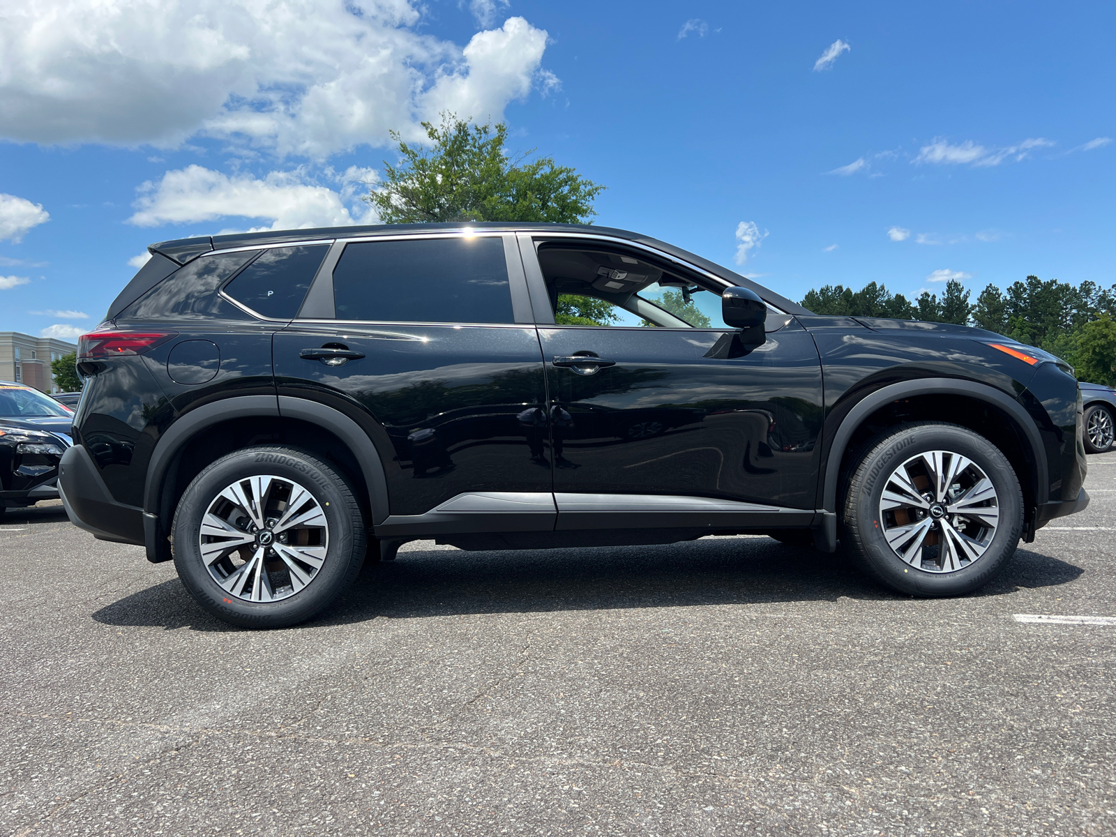 2023 Nissan Rogue SV 11