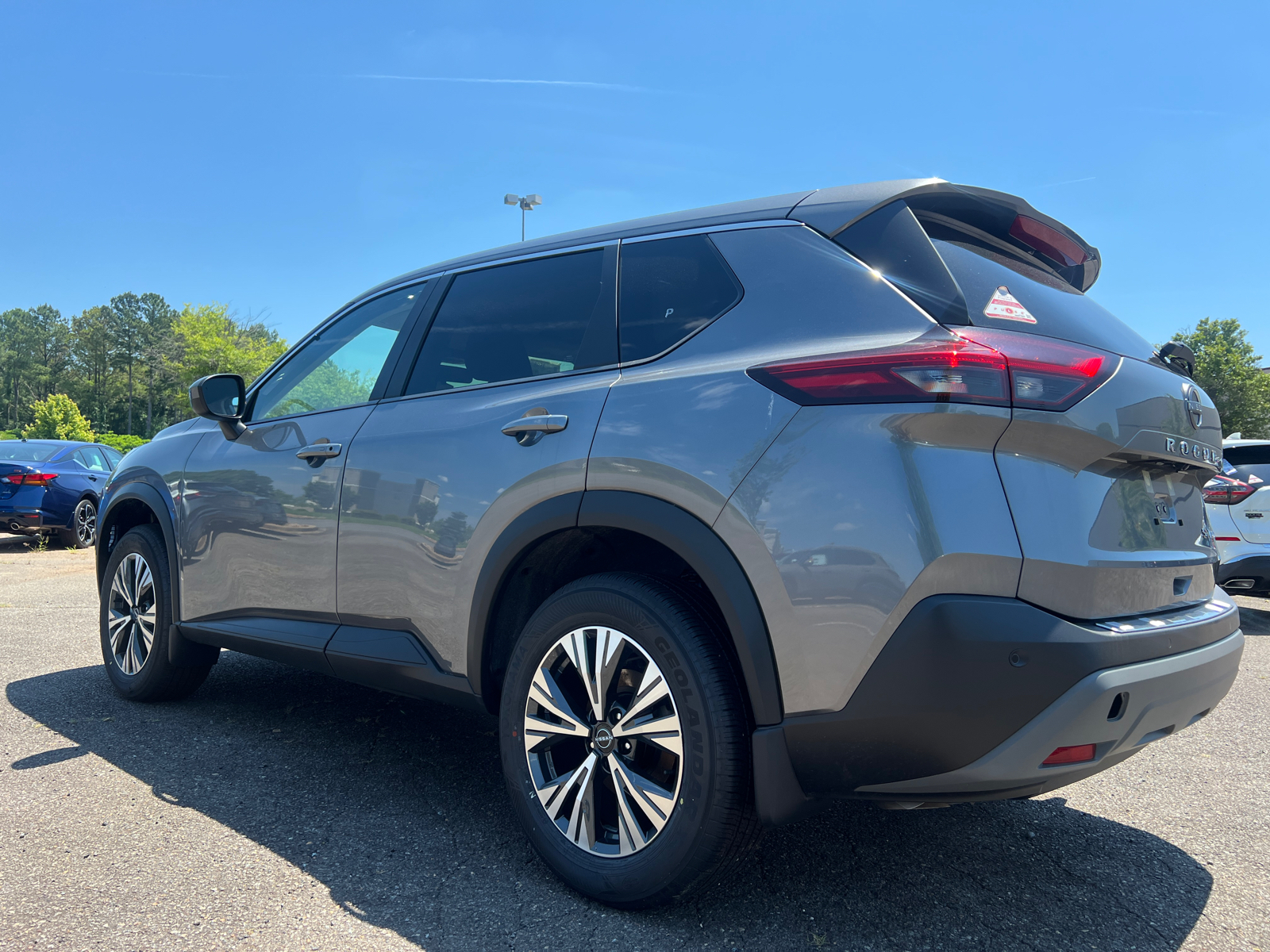 2023 Nissan Rogue SV 6