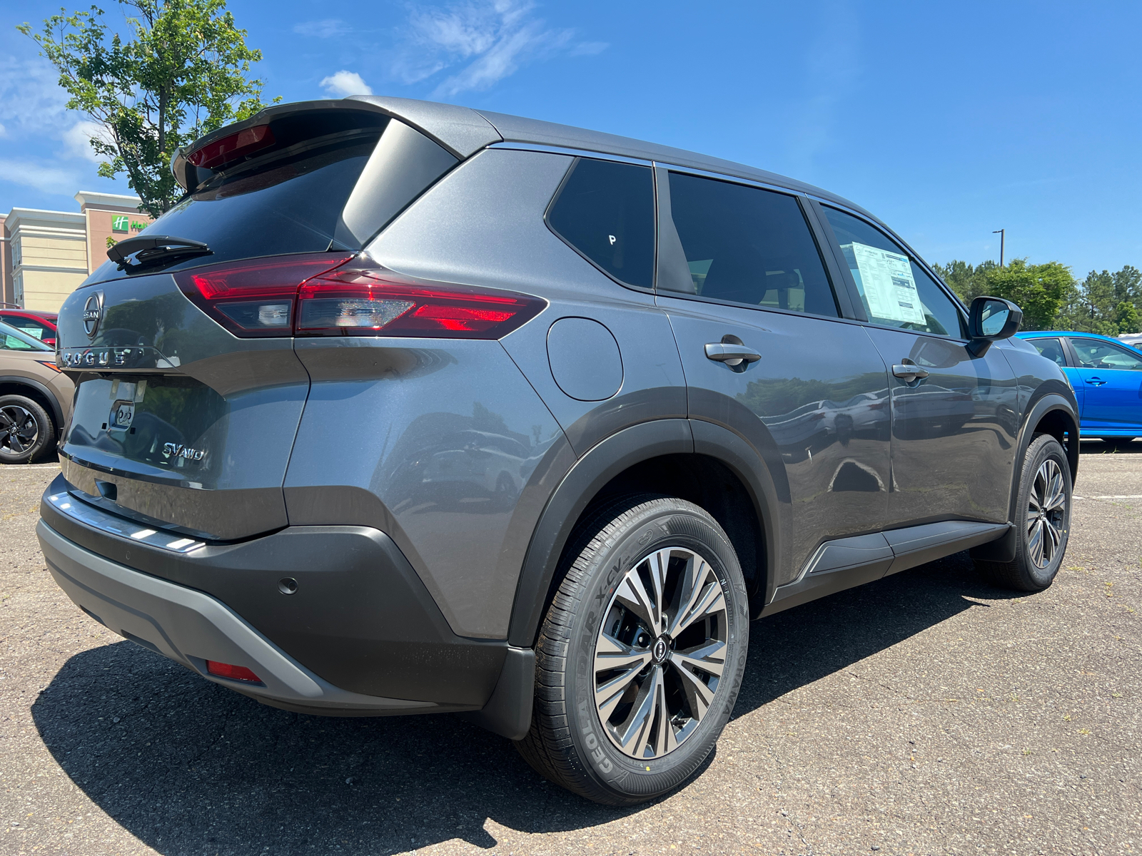 2023 Nissan Rogue SV 8