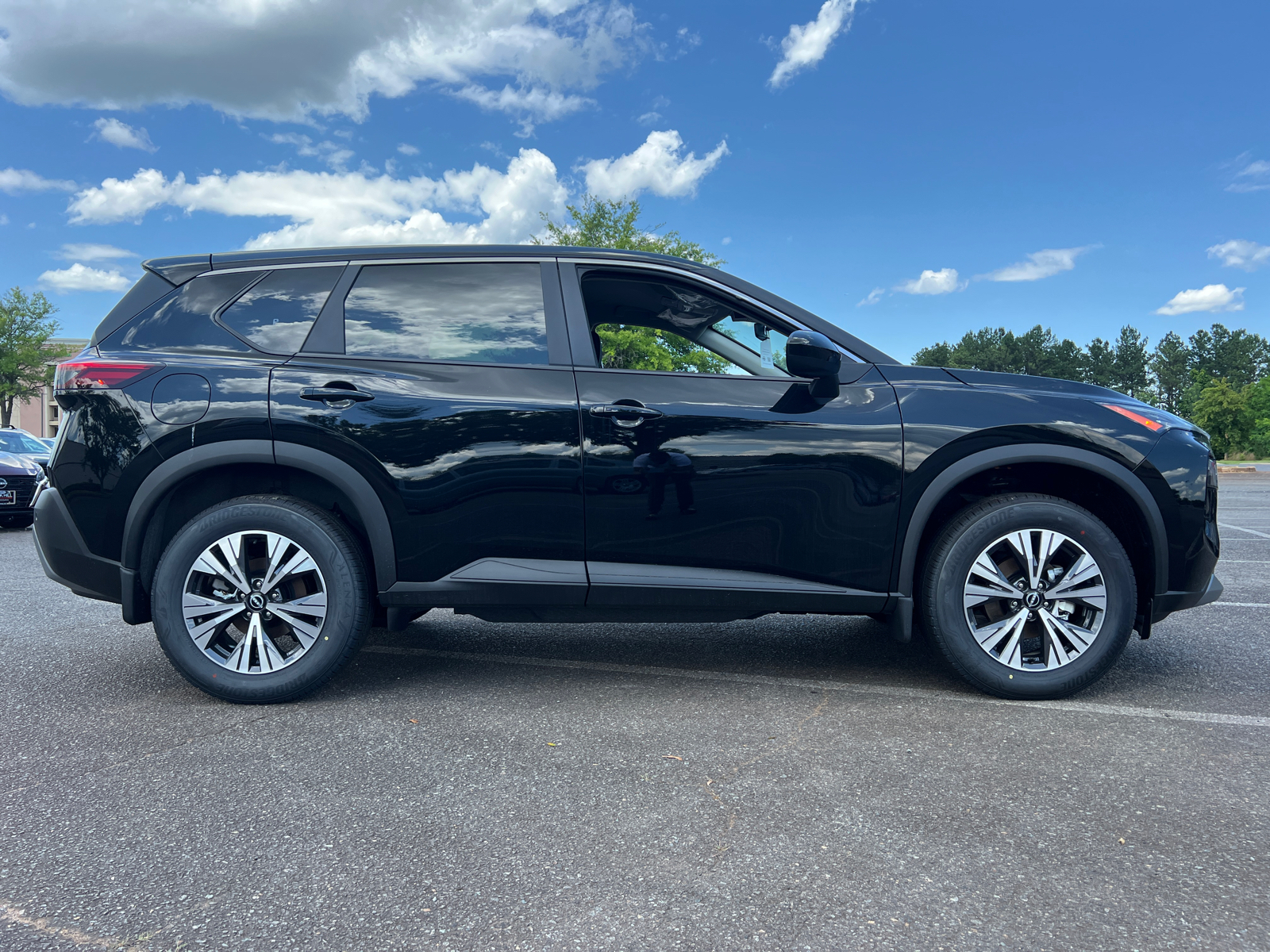 2023 Nissan Rogue SV 10