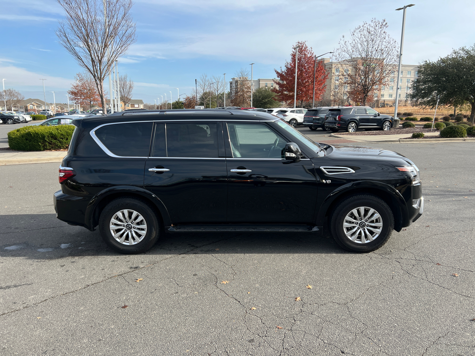 2022 Nissan Armada SV 10