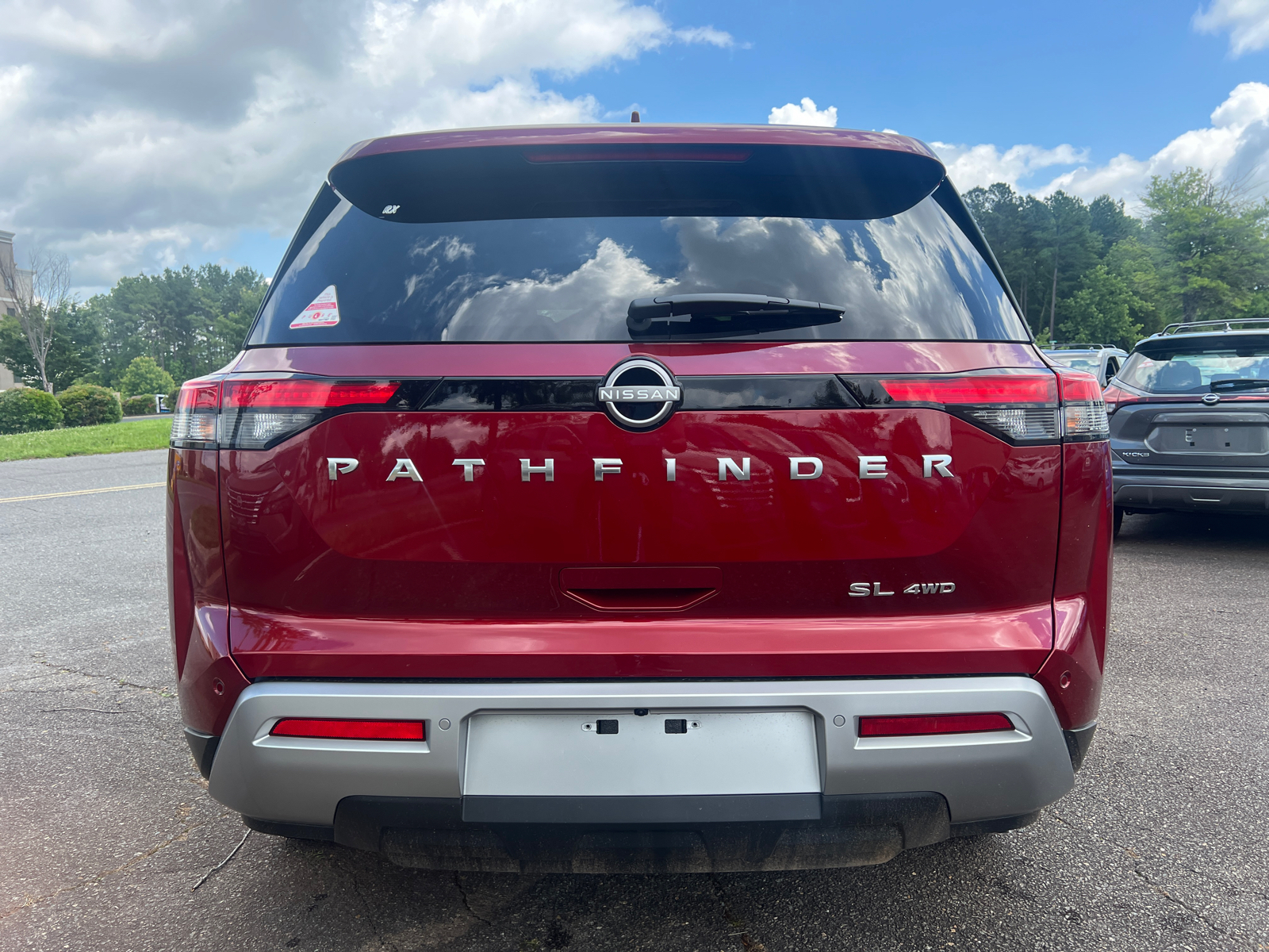 2024 Nissan Pathfinder SL 8