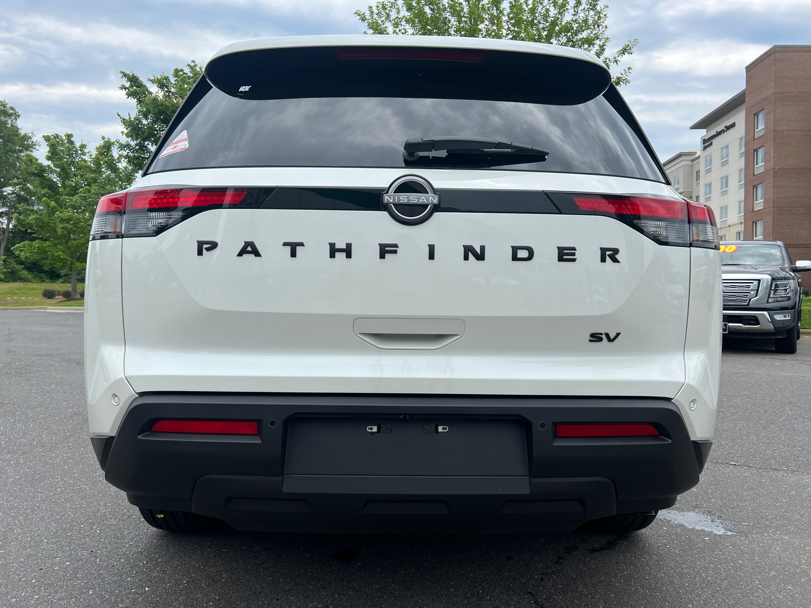 2024 Nissan Pathfinder SV 8