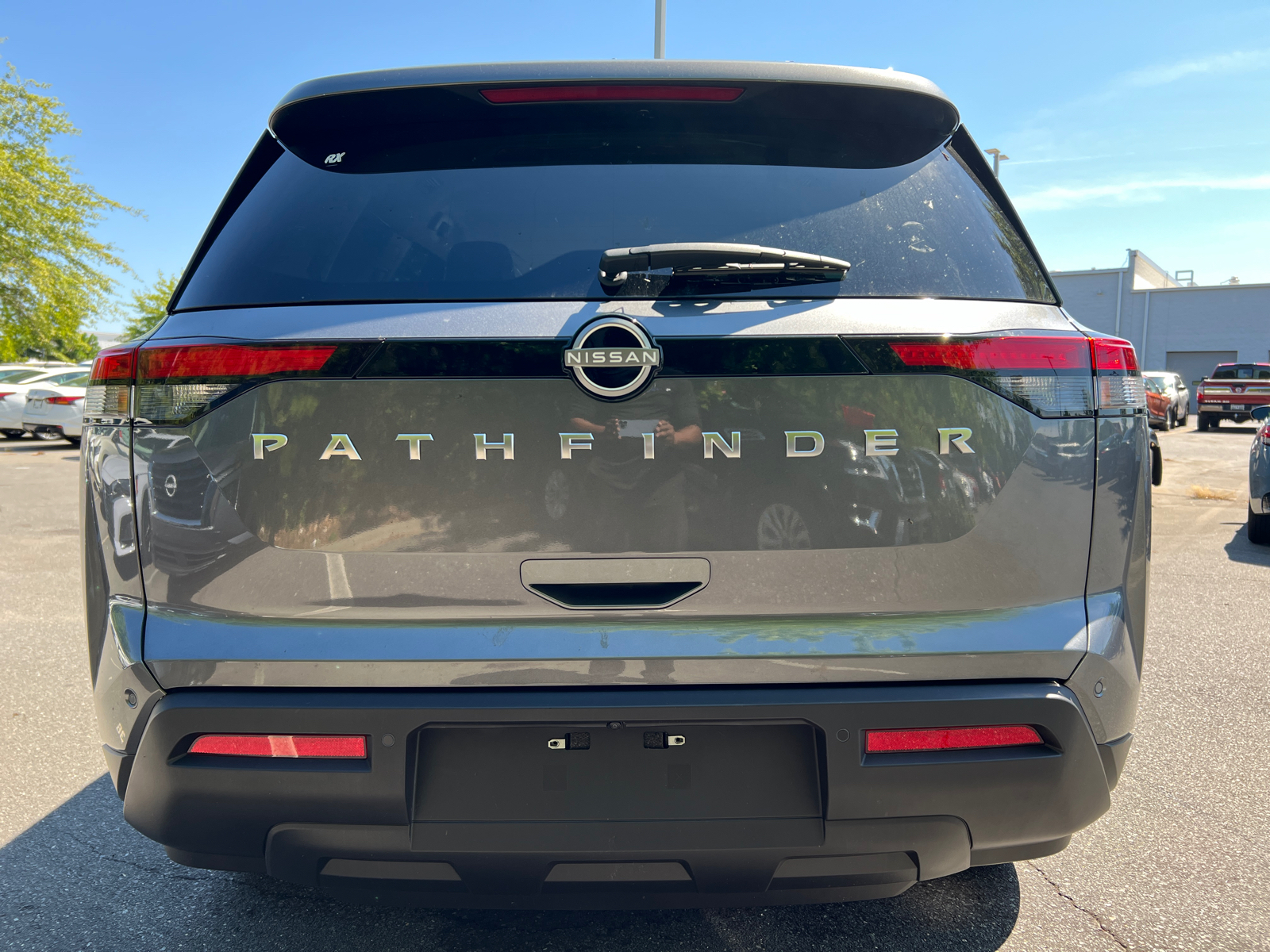 2024 Nissan Pathfinder S 8