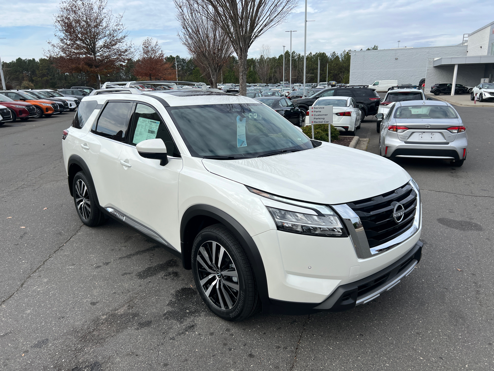 2024 Nissan Pathfinder Platinum 1