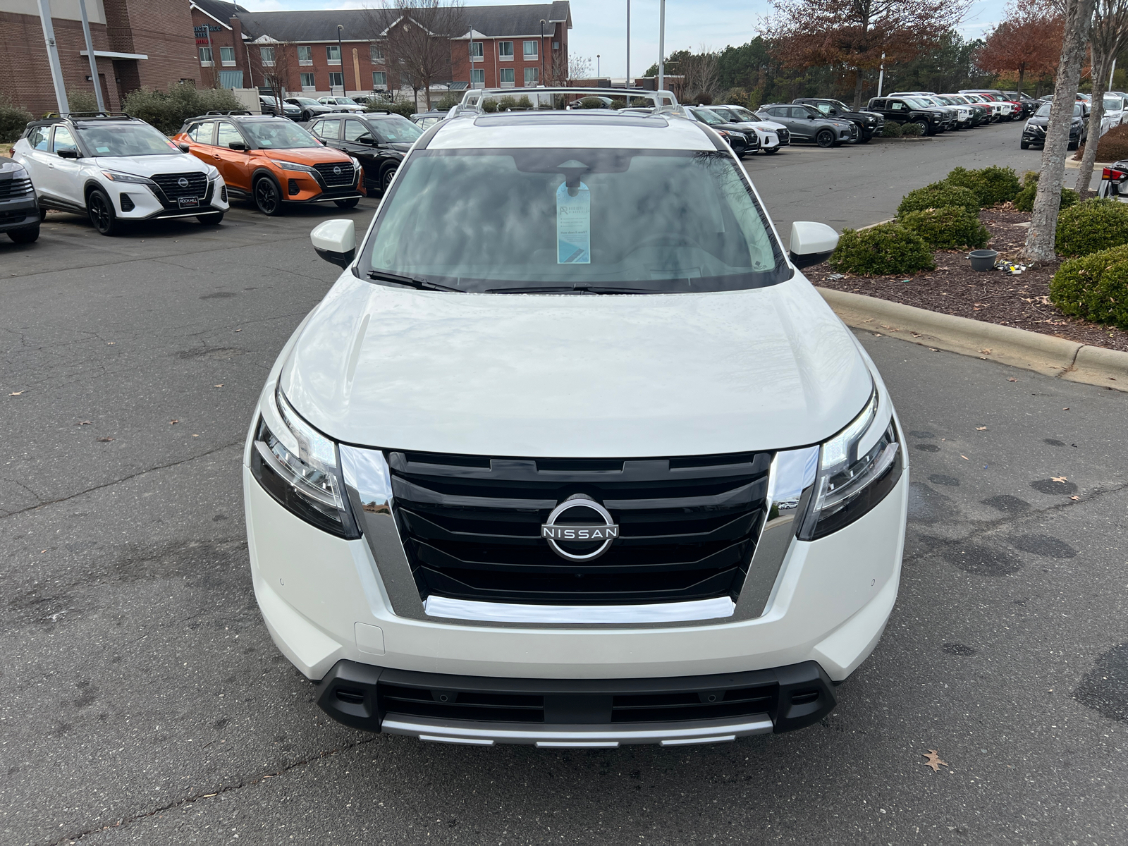 2024 Nissan Pathfinder Platinum 2