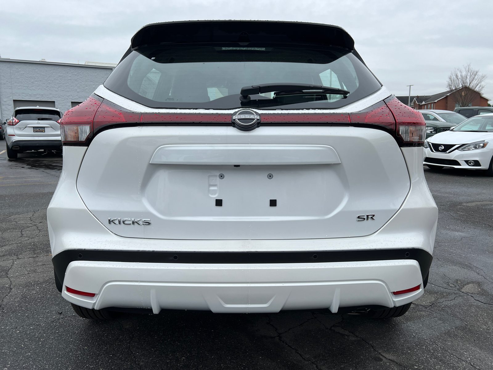 2024 Nissan Kicks SR 8