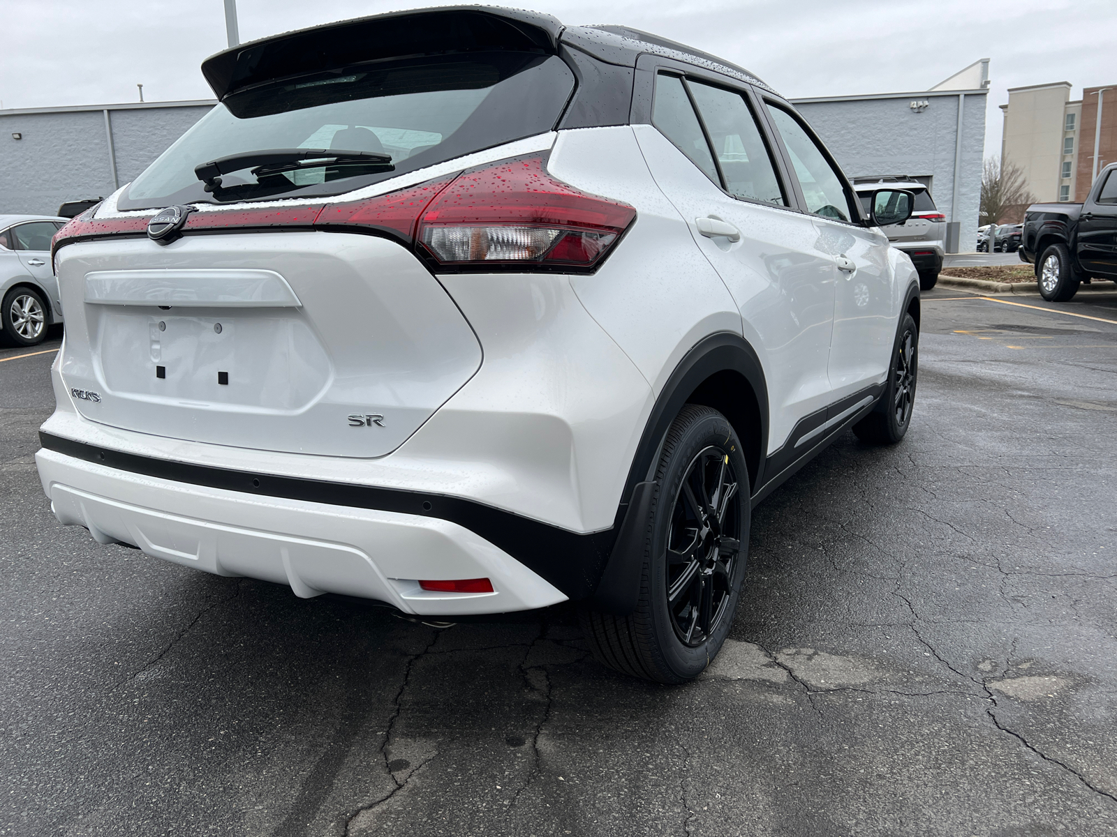 2024 Nissan Kicks SR 10