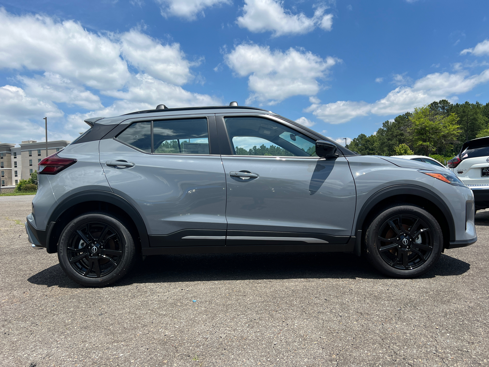 2024 Nissan Kicks SR 11