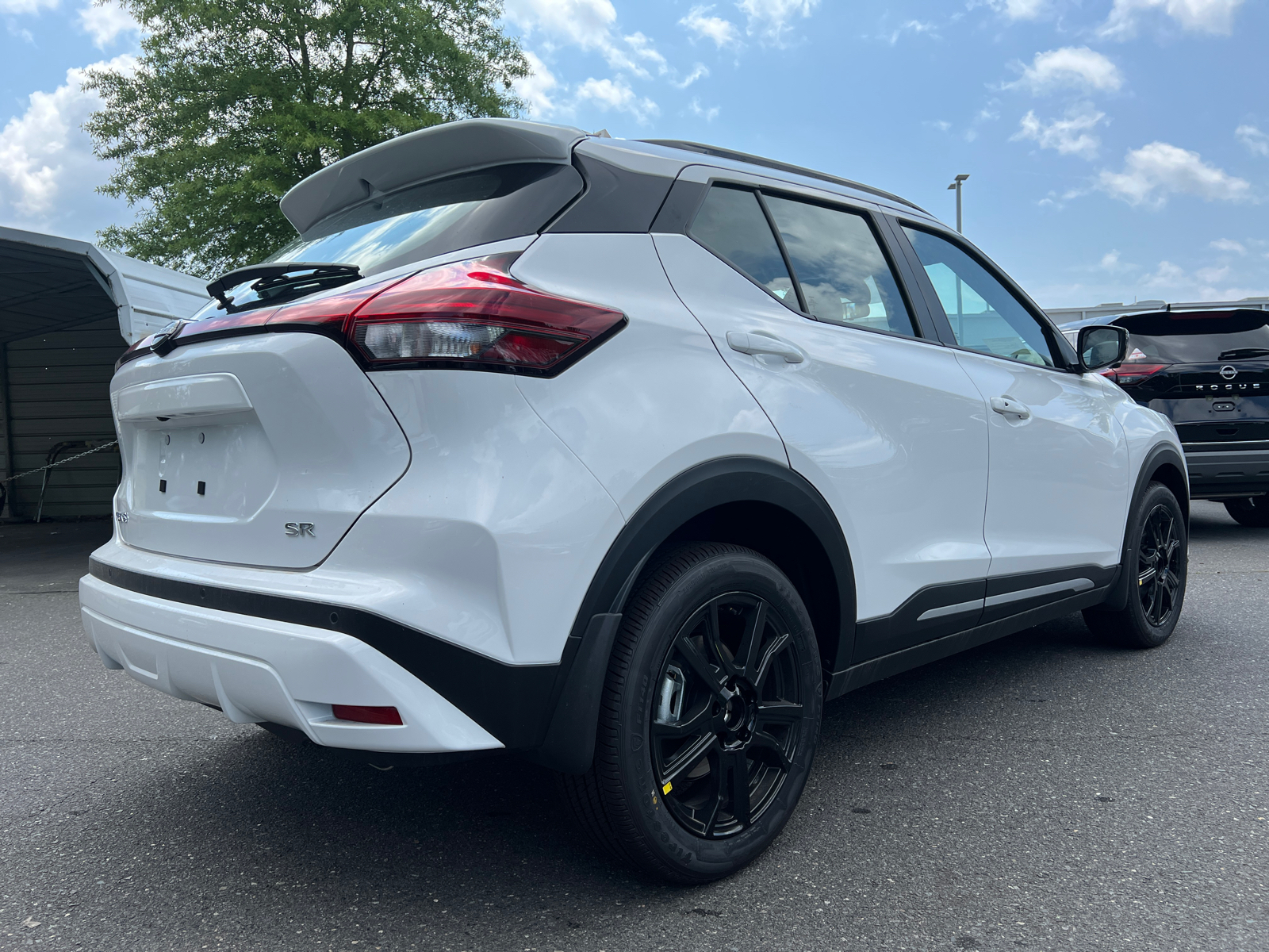 2024 Nissan Kicks SR 8