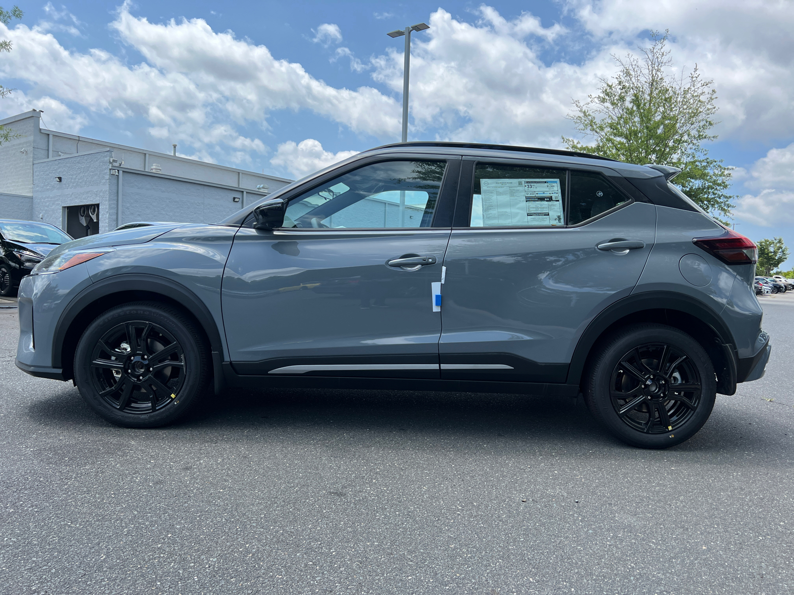 2024 Nissan Kicks SR 5