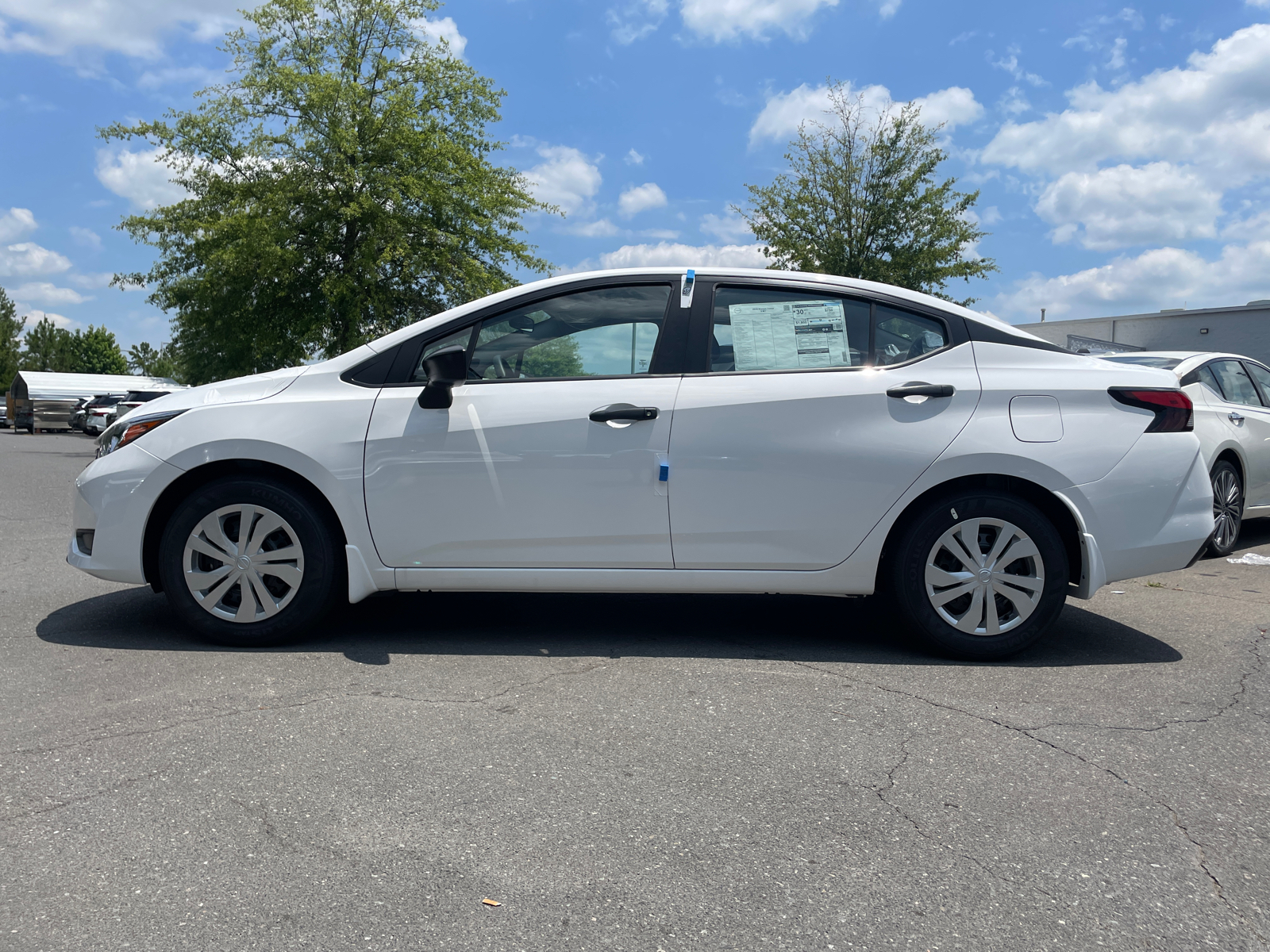 2024 Nissan Versa 1.6 S 5