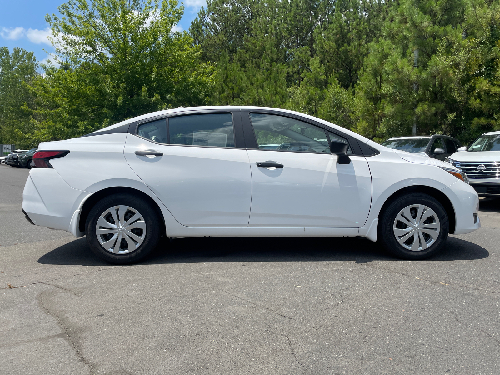 2024 Nissan Versa 1.6 S 10