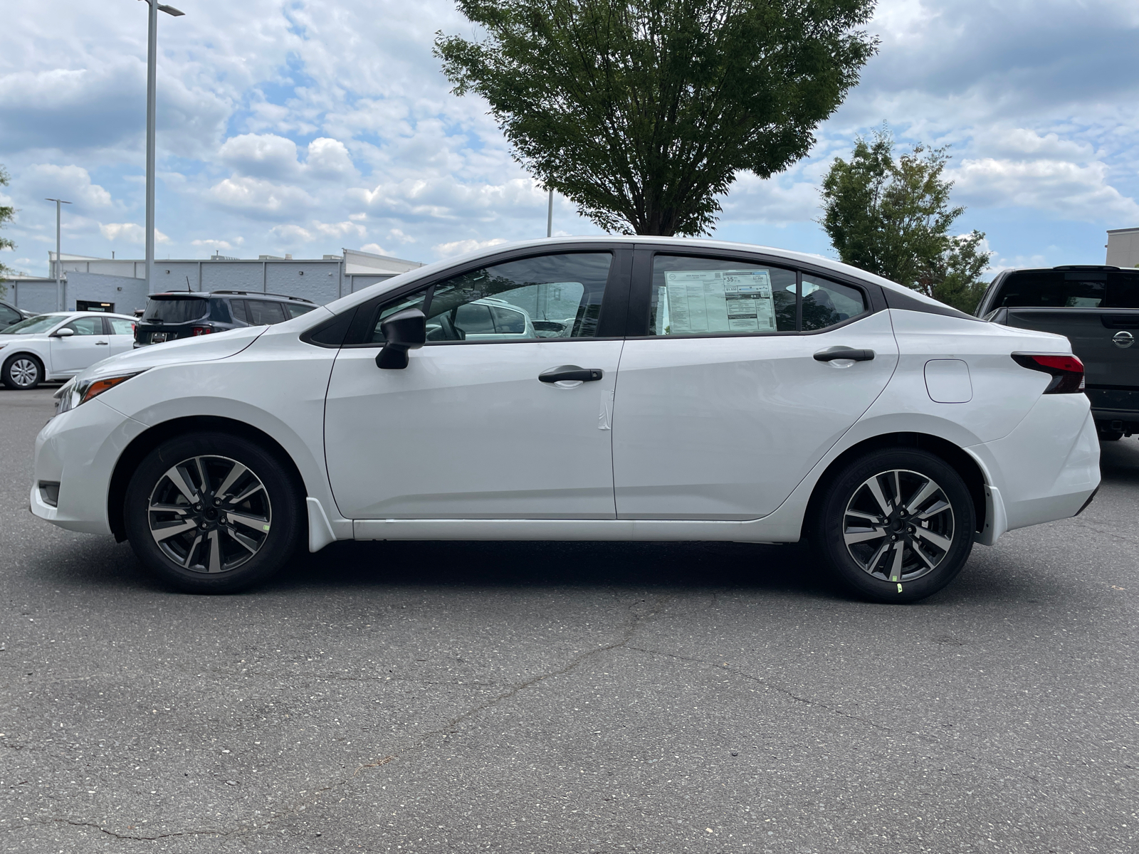 2024 Nissan Versa 1.6 S 5